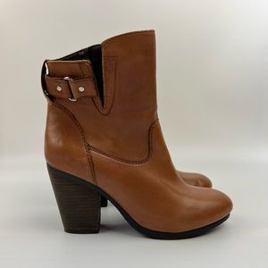 Steve Madden} Skippyy Leather Boots Size 7.5